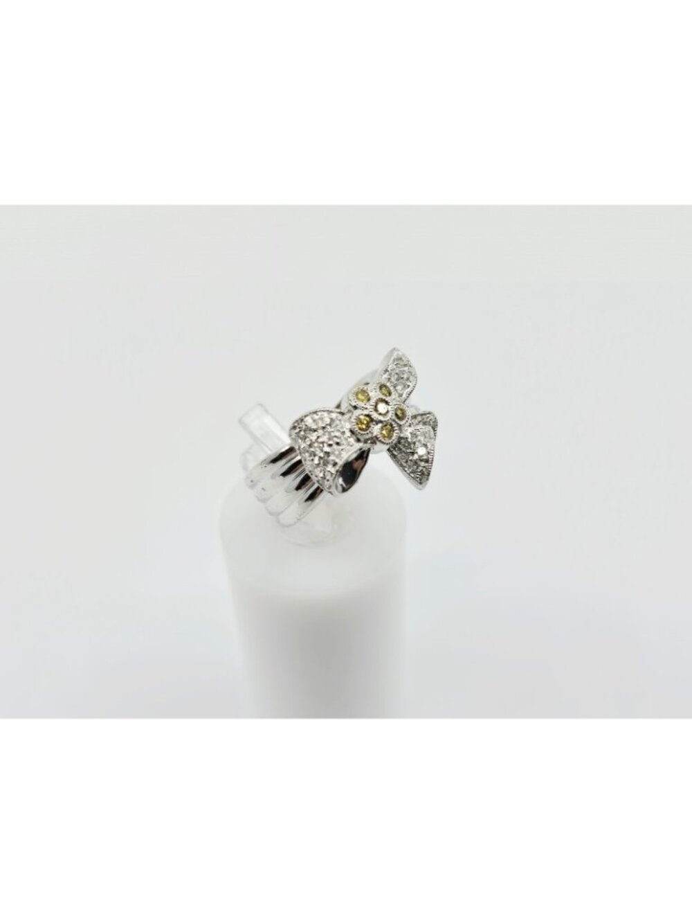 Beautiful 18K Karat Solid White Gold Yellow & White Diamond Bow Ring - Size 3.25 - Picture 8 of 16